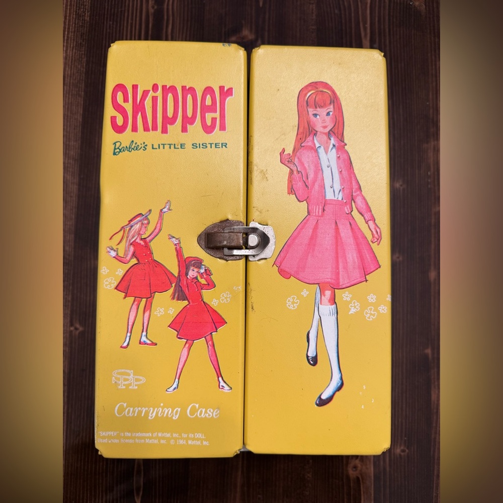 Vintage Skipper Carrying Case Wardrobe